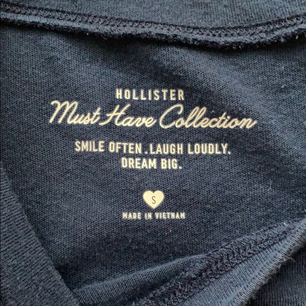 Hollister Navy Blue Small T-Shirt - Picture 3 of 4